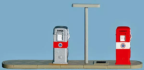 Ditributeurs d'essence AZUR avec volucompteur électrique des années 1950-1960 (modèle monté, peint et décoré)