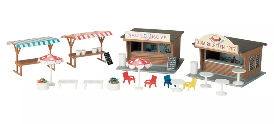 2 punti di ristoro con panche, tavoli e sedie