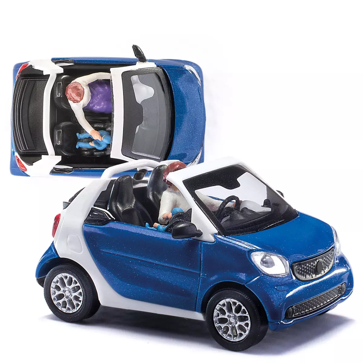 Smart For2 Cabriolet con figure - BUSCH 50779 - HO 1/87