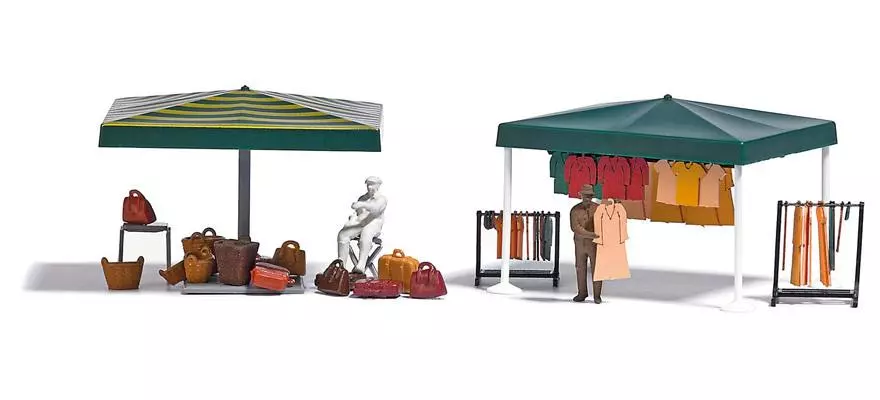 Confezione di 2 bancarelle di abbigliamento al mercato di Busch 1825 - HO 1/87