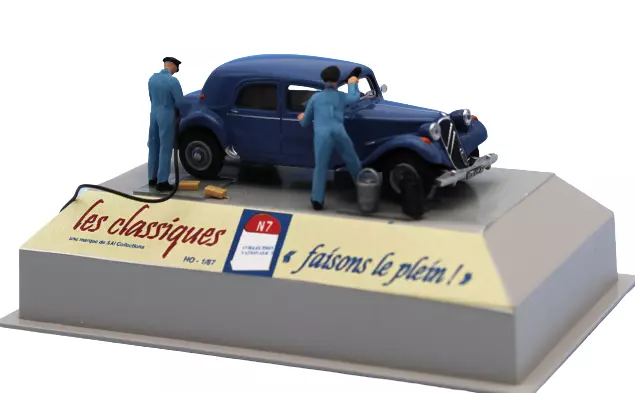 Citroën Traction 11B blu, 2 addetti alle pompe e accessori SAI 1911 - HO 1/87
