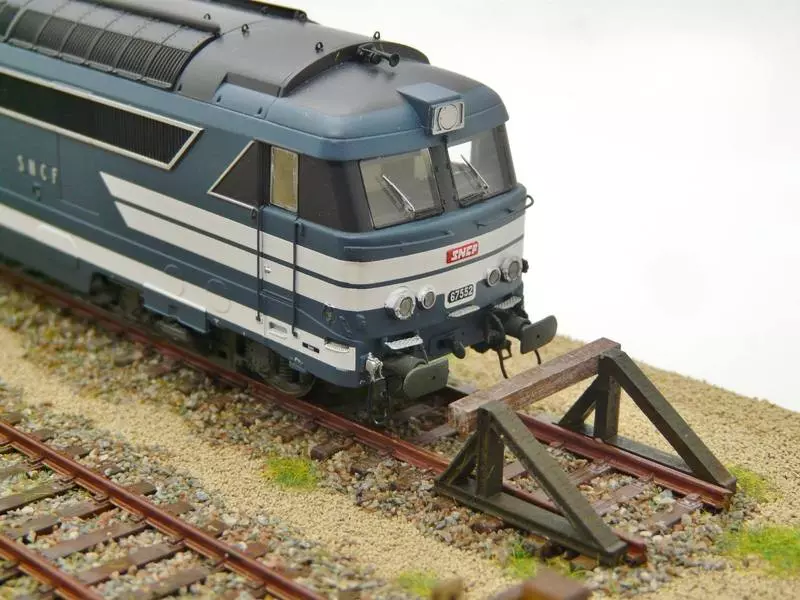 Battente a LED in metallo - BOIS MODELISME 113002 - HO 1/87