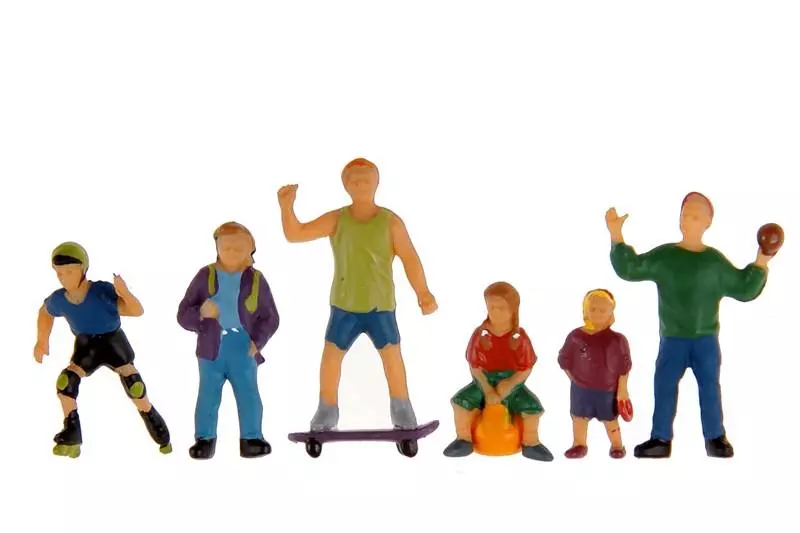 Bambini che giocano, 6 personaggi