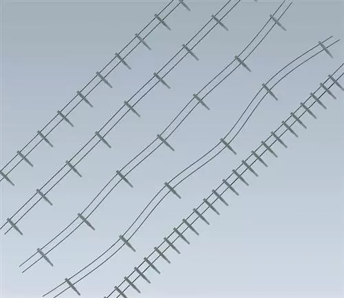 Recinzione metallica con montanti in cemento