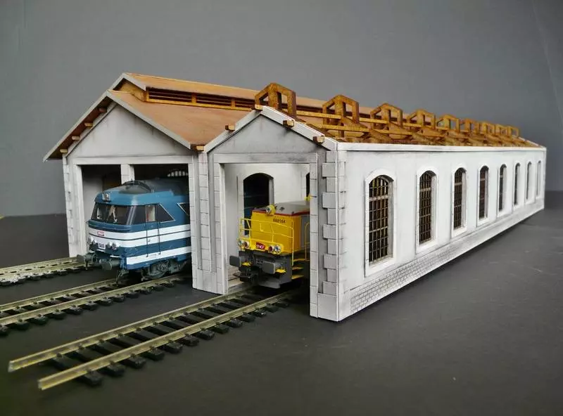 Capannone PLM a tre binari