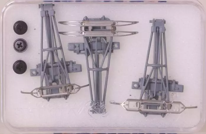 Set di 3 pantografi AM18 - 3000 V DC, 25000 V AC, 15000 V AC