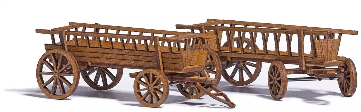 Due carri da fieno, ciascuno lungo 59 mm HO 1/87