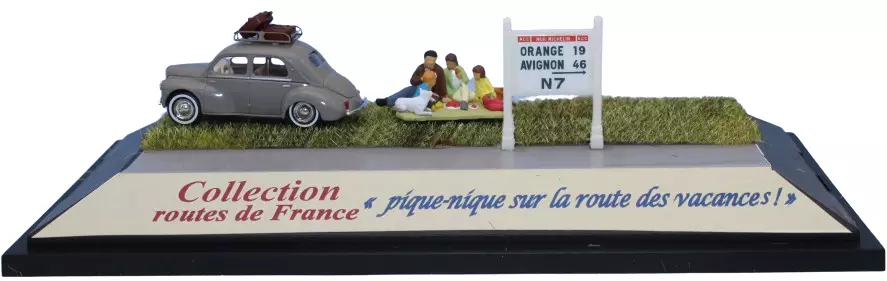 Renault 4 CV grigia, portapacchi, 3 valigie, palco da picnic e parete Michelin N7 - Sai 1993 - HO 1/87