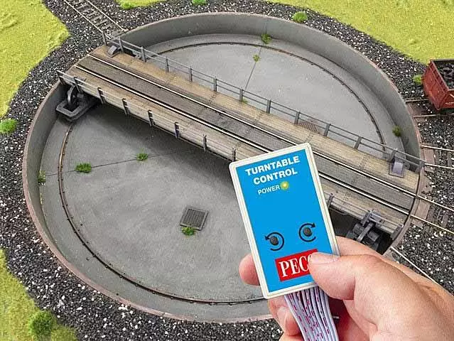 Motore e controllo per giradischi PECO