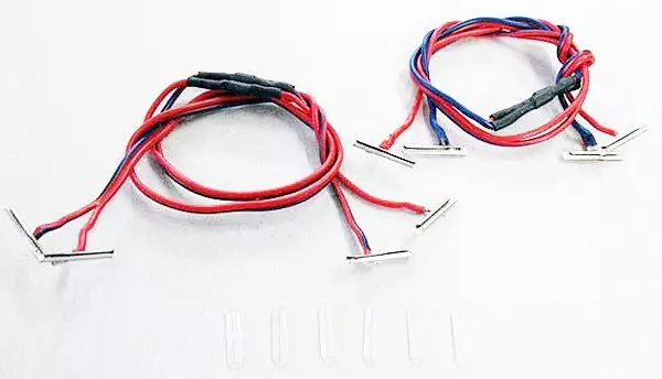 2 cavi di prolunga dell'alimentazione con piastre per pesci e 8 piastre isolate PIKO 55391 | HO Codice 100