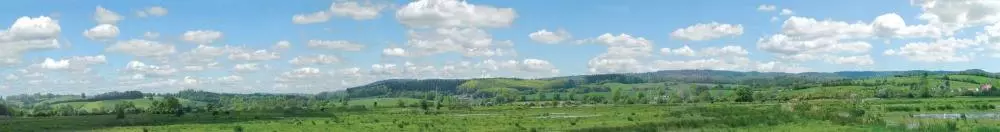 Sfondo - Pianura sotto un cielo blu