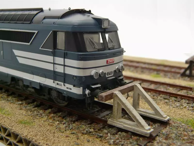 Battente classico a LED - BOIS MODELISME 113001 - HO 1/87