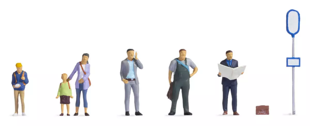 Un gruppo di 6 passeggeri alla fermata dell'autobus NOCH 36246 - N 1/160