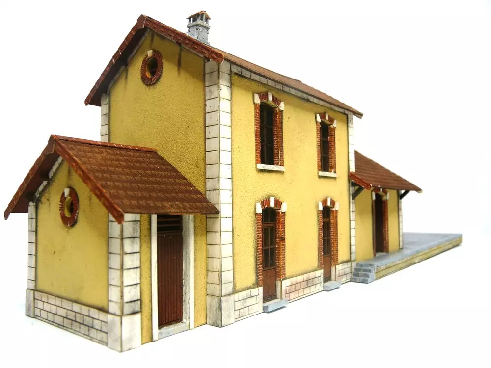Stazione ferroviaria dipartimentale - MODELLO IN LEGNO 101025 - Scala HO 1/87 - 314 x 83 x 100 mm