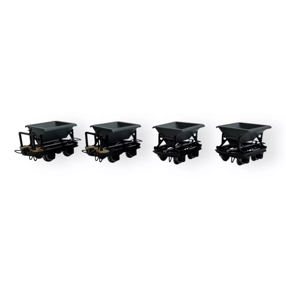 Lot de 4 wagons bennes, 2 avec et 2 sans frein