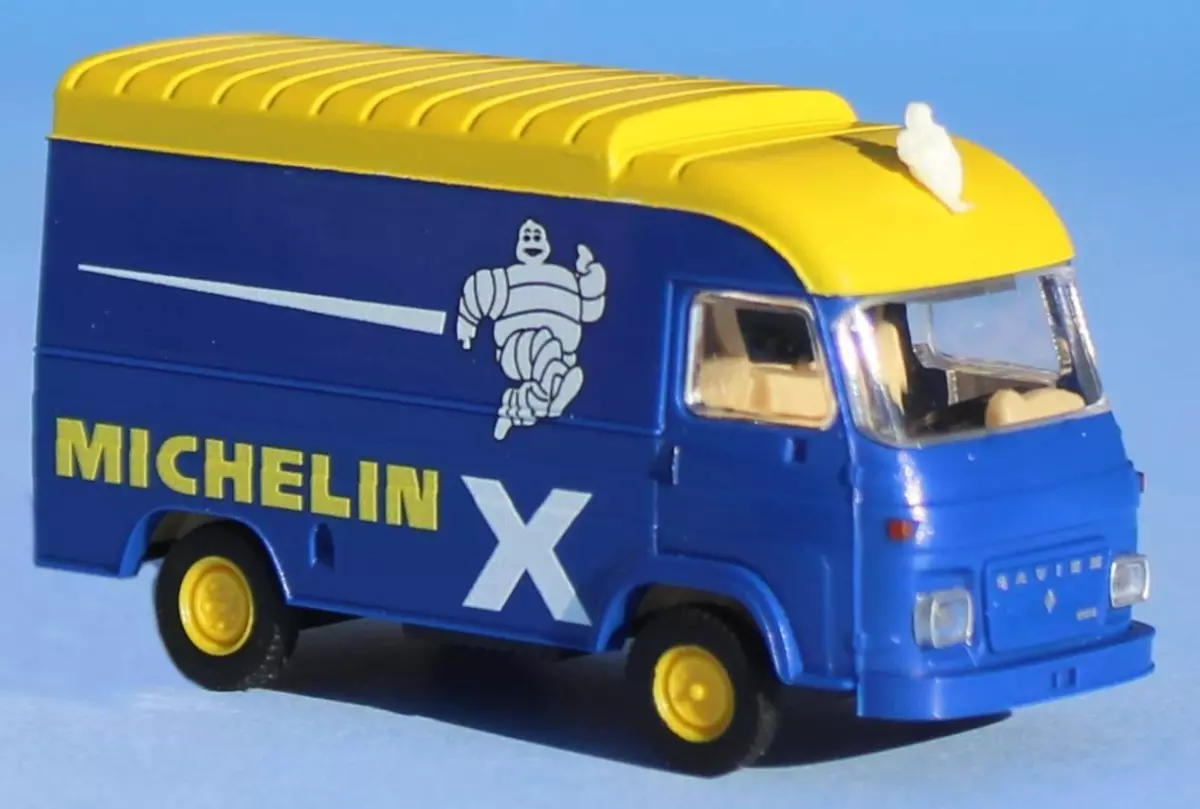 Furgone Michelin potenziato Saviem SG2 con omino Michelin